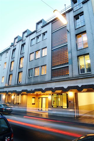 Exterior view of Hotel Geblergasse in Vienna Hernals